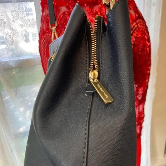 Michael Kors Blue shoulder handbag with many compartments - Picture 2 of 8